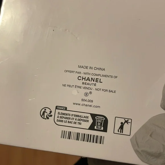 CHANEL Black and Gold Accessory Set - Picture 15 of 16